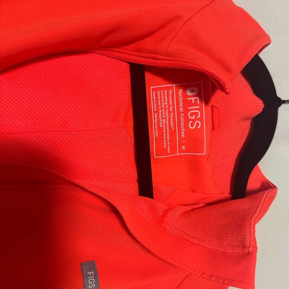 💥💥BLACK FRIDAY DEAL💥💥 Figs Bright Coral Sydney Scrub Jacket